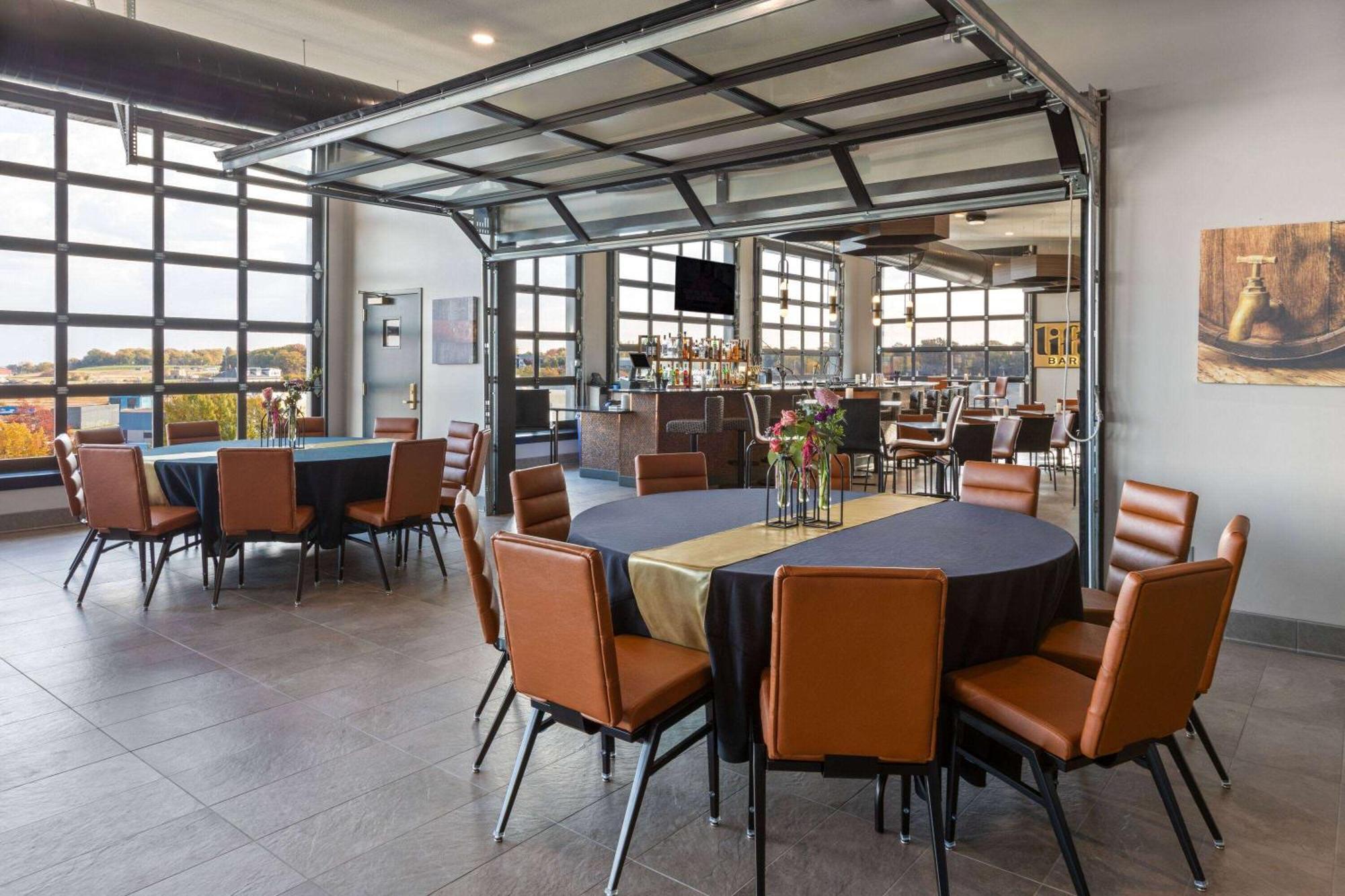 Riverbend Hotel And Suites, Trademark Collection By Wyndham Ashtabula Buitenkant foto