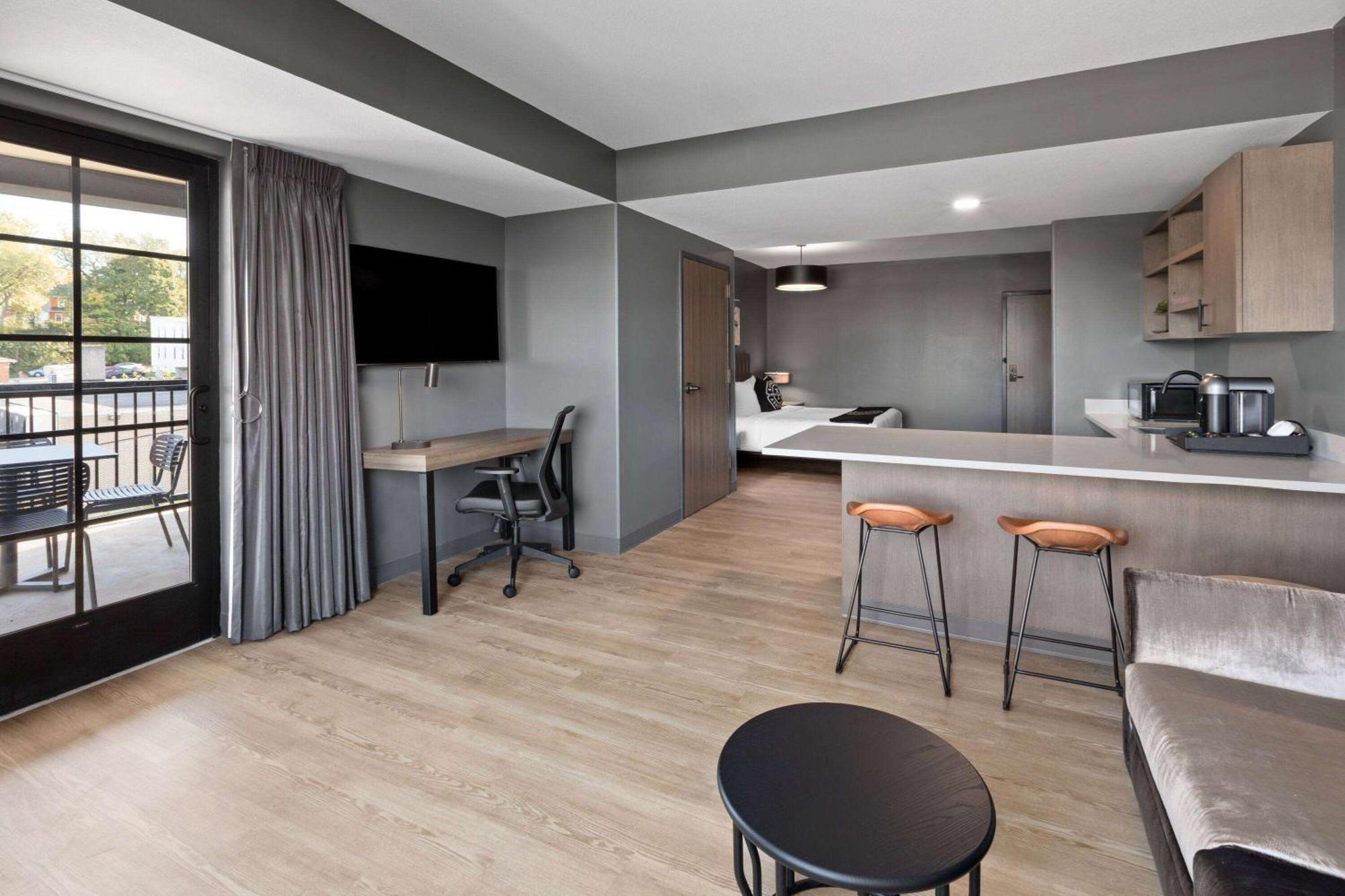 Riverbend Hotel And Suites, Trademark Collection By Wyndham Ashtabula Buitenkant foto