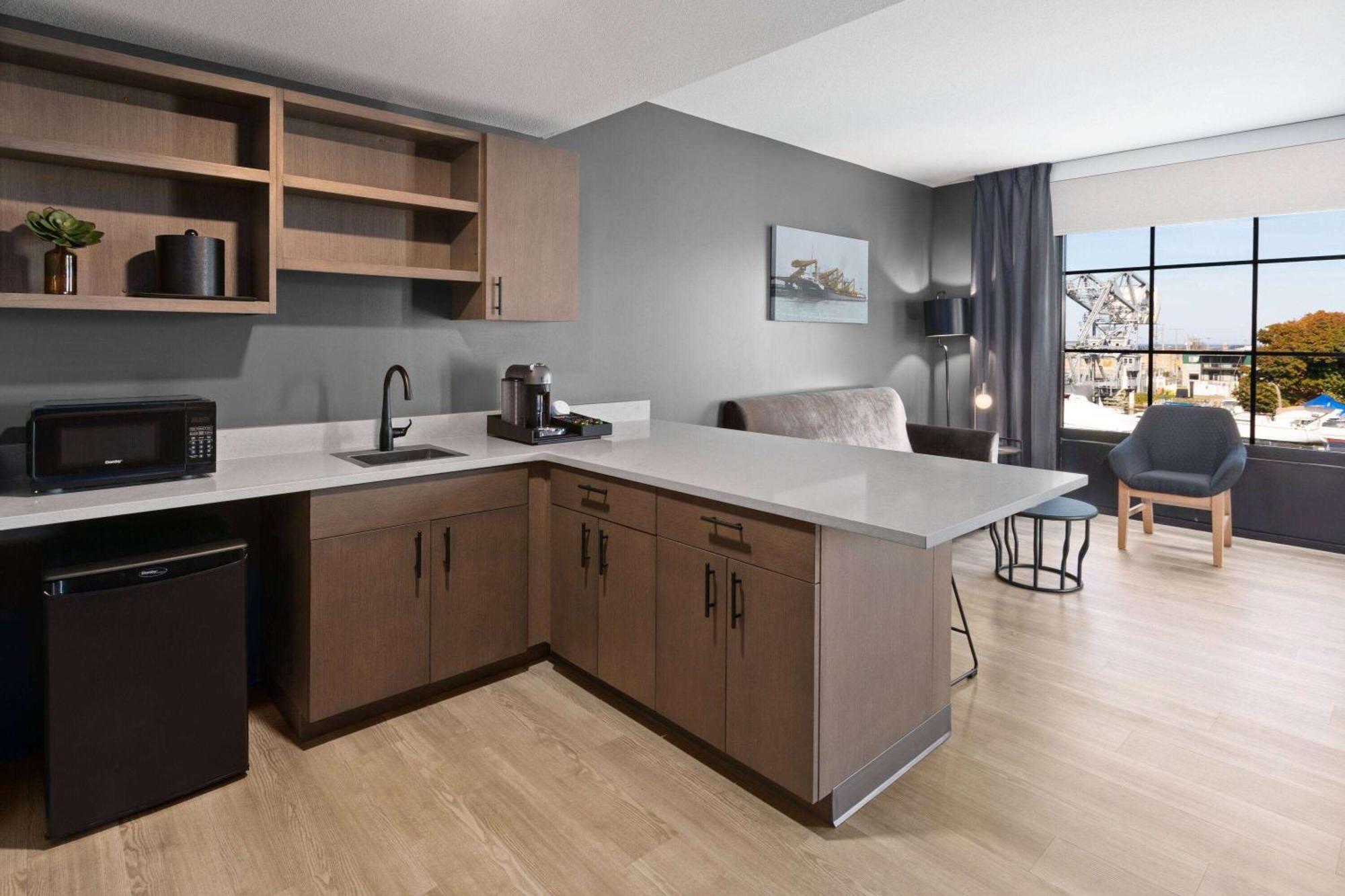 Riverbend Hotel And Suites, Trademark Collection By Wyndham Ashtabula Buitenkant foto