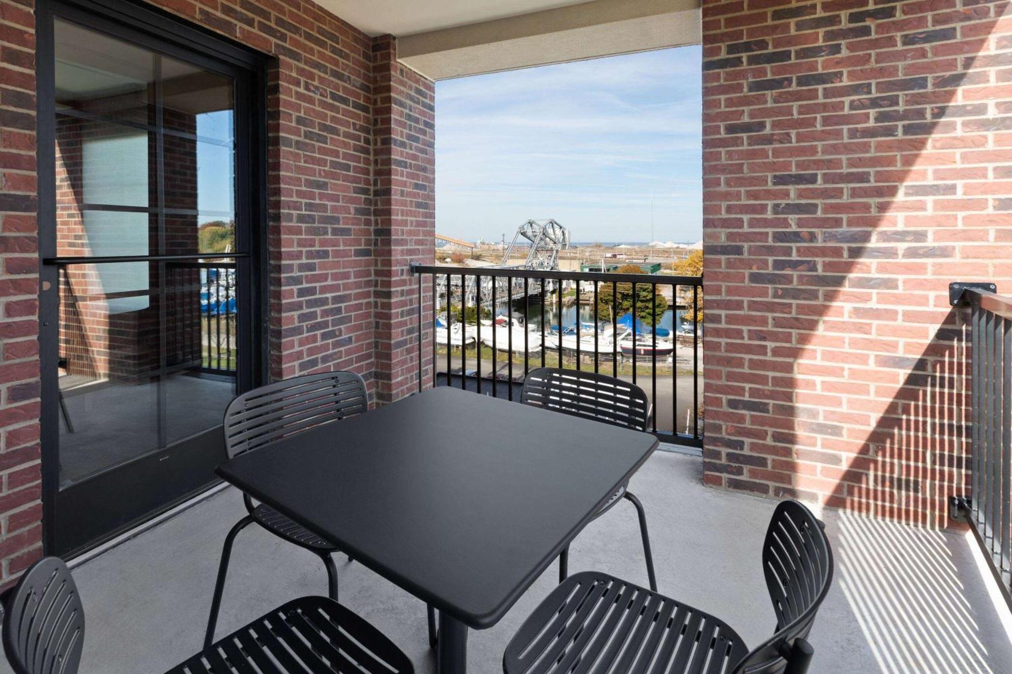 Riverbend Hotel And Suites, Trademark Collection By Wyndham Ashtabula Buitenkant foto