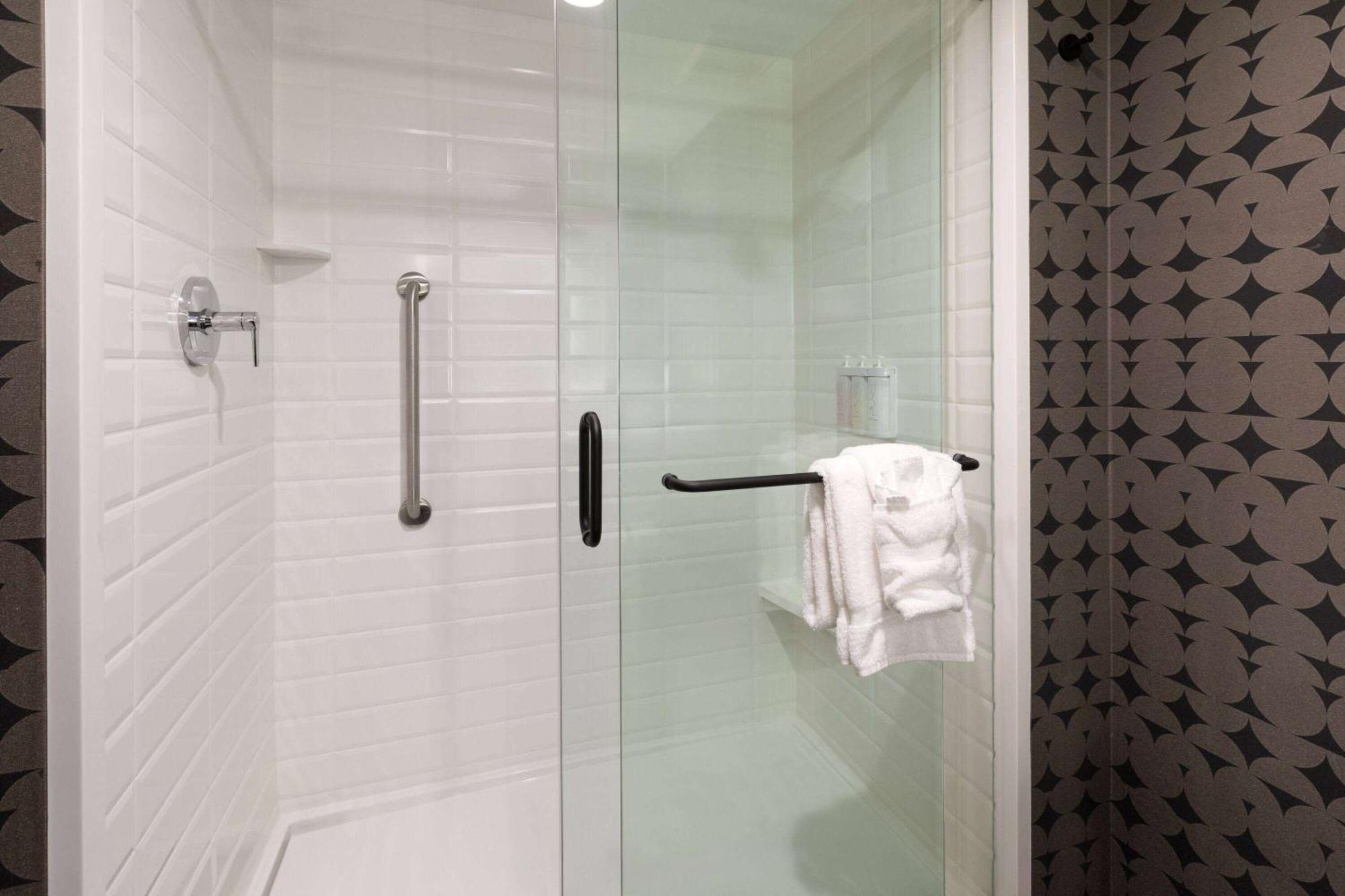 Riverbend Hotel And Suites, Trademark Collection By Wyndham Ashtabula Buitenkant foto
